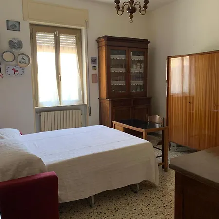 Oda ve Kahvaltı Tra Fiori E Antichita