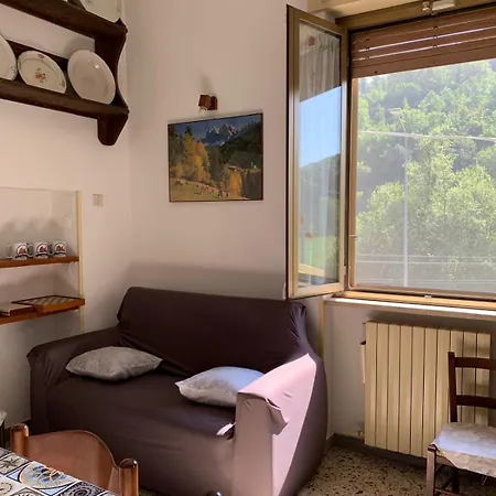 Oda ve Kahvaltı Tra Fiori E Antichita Cerchiara