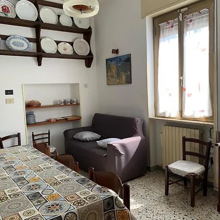 Oda ve Kahvaltı Tra Fiori E Antichita
