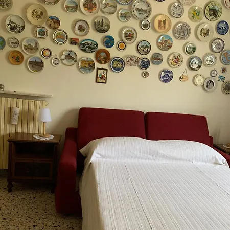 Oda ve Kahvaltı Tra Fiori E Antichita Cerchiara