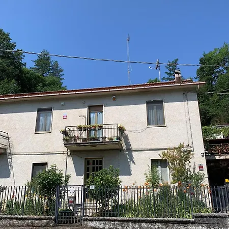 Oda ve Kahvaltı Tra Fiori E Antichita Cerchiara
